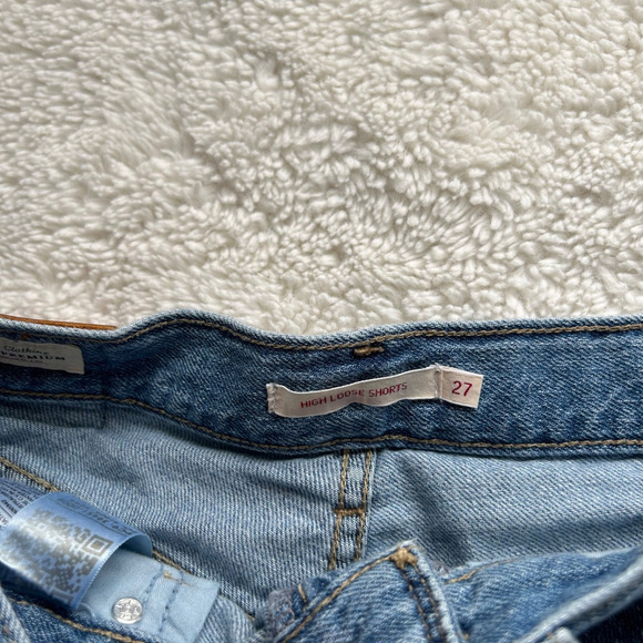 Levi's Women's High Rise Denim Jean Shorts Regular Fit 3" Size 27 - Picture 3 of 9